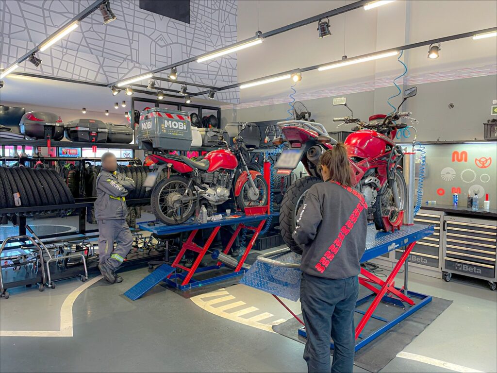 área de atendimento da motonic parolin, que é uma oficina de moto em curitiba especializada em baixa cilindrada